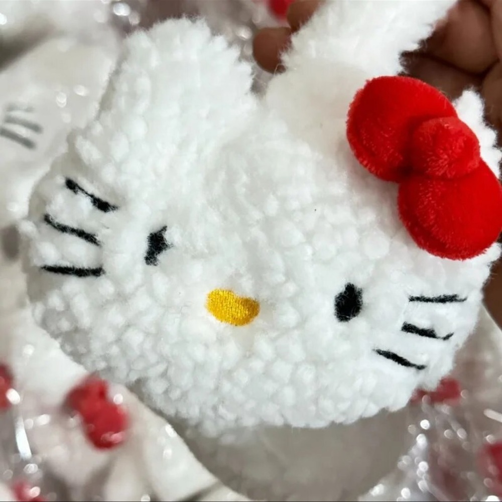 Hello Kitty Earmuffs - Picture 3 of 6